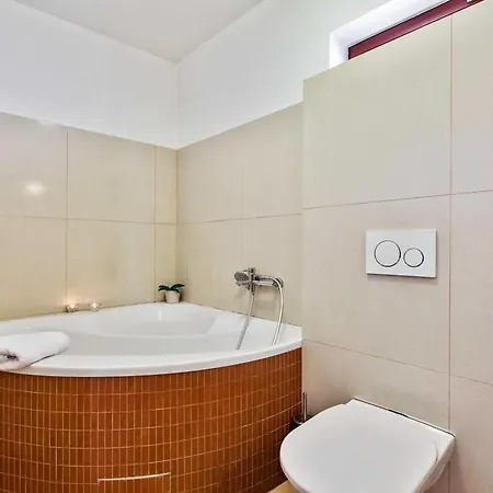 Apartamento Dolná - Mezonetový Na Námestí Pre 4 *