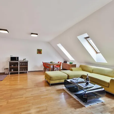 Apartamento Dolná - Mezonetový Na Námestí Pre 4 *