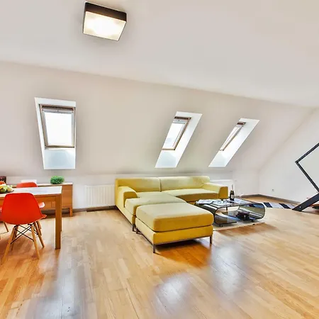 Dolná - Mezonetový Na Námestí Pre 4 Apartamento Banská Bystrica