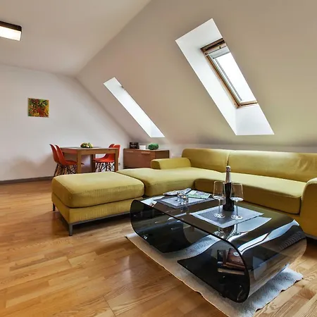 Apartamento Dolná - Mezonetový Na Námestí Pre 4 *