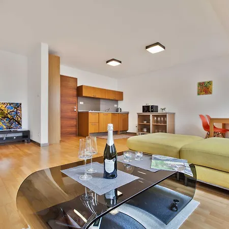 Dolná - Mezonetový Na Námestí Pre 4 Apartamento *